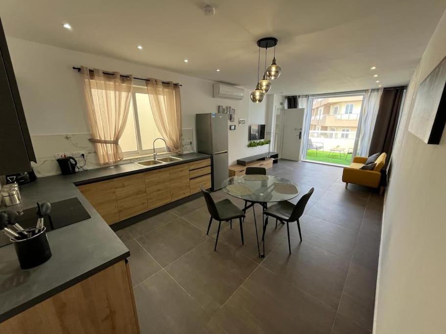 Penthouse St Paul'S Bay Διαμέρισμα Σεντ Πόλς Μπέι Εξωτερικό φωτογραφία